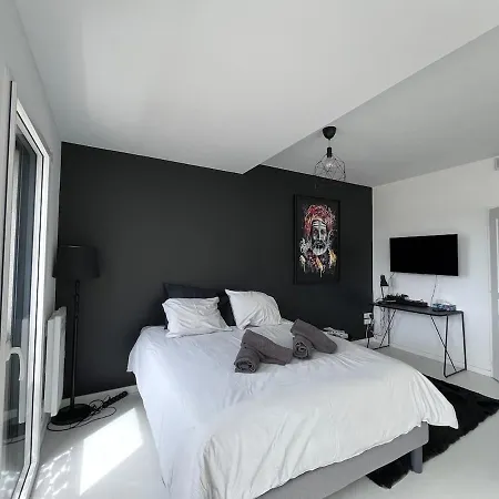 Centre Avec Grande Terrasse Vue Unique لا روش سور يو
